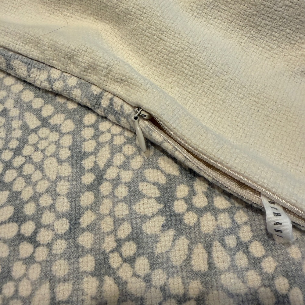 Pottery Barn Blue Ivory Medallion Dotted Woven 22" Square Pillow Covers Set of 2 - Picture 6 of 10